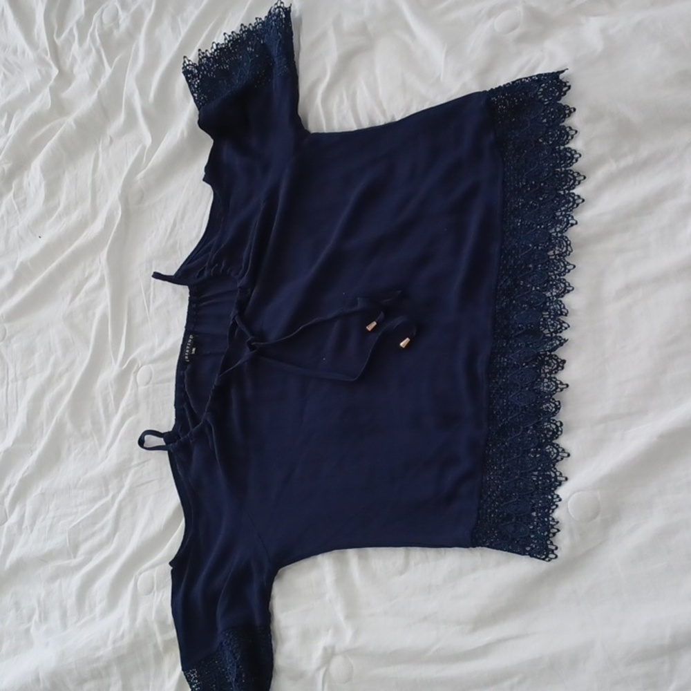 Top with lace on sleeve
